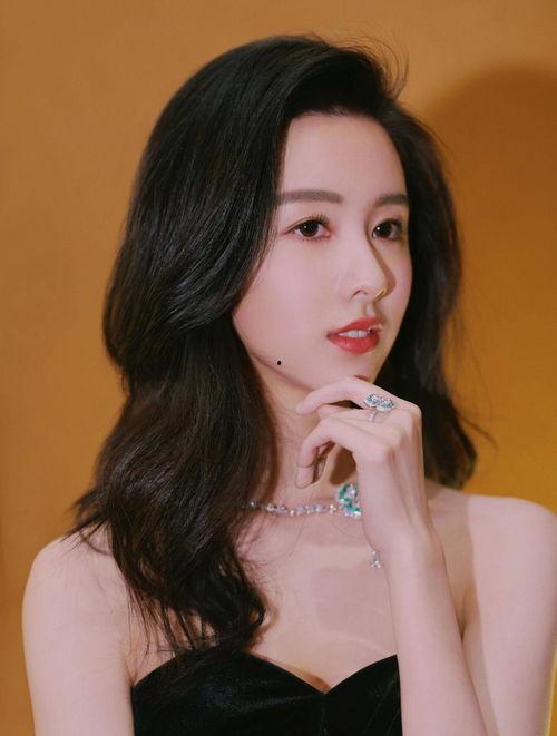 陈都灵进入娱乐圈,从校园女神到娱乐圈新秀的华丽蜕变