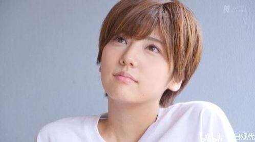 短发气质美女主播,气质女主播的时尚风采